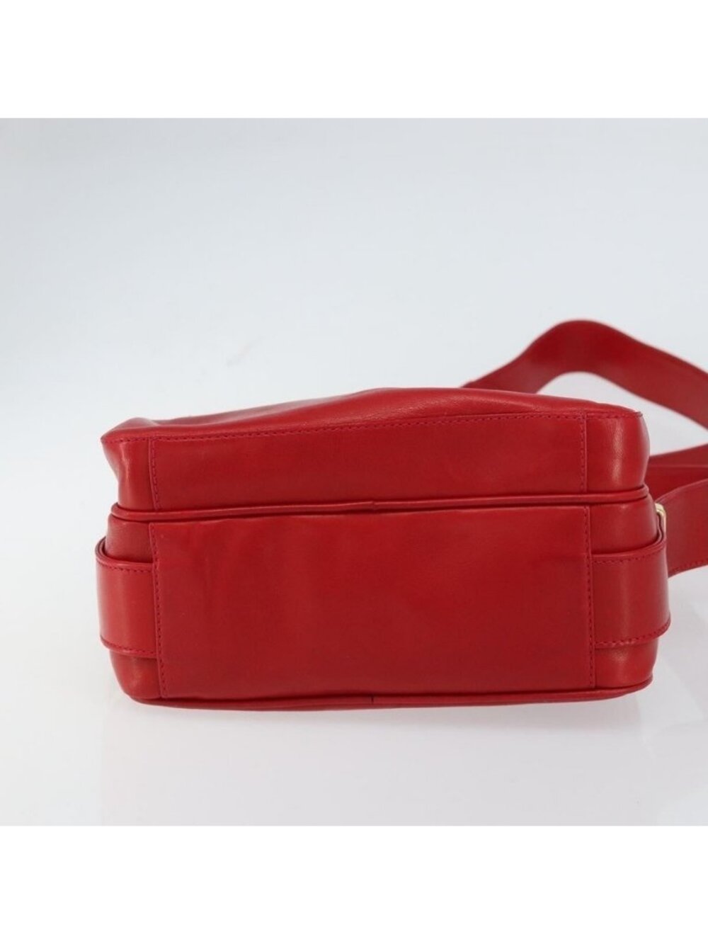 Authentic GUCCI Shoulder Bag Leather Red Gold - Picture 16 of 16